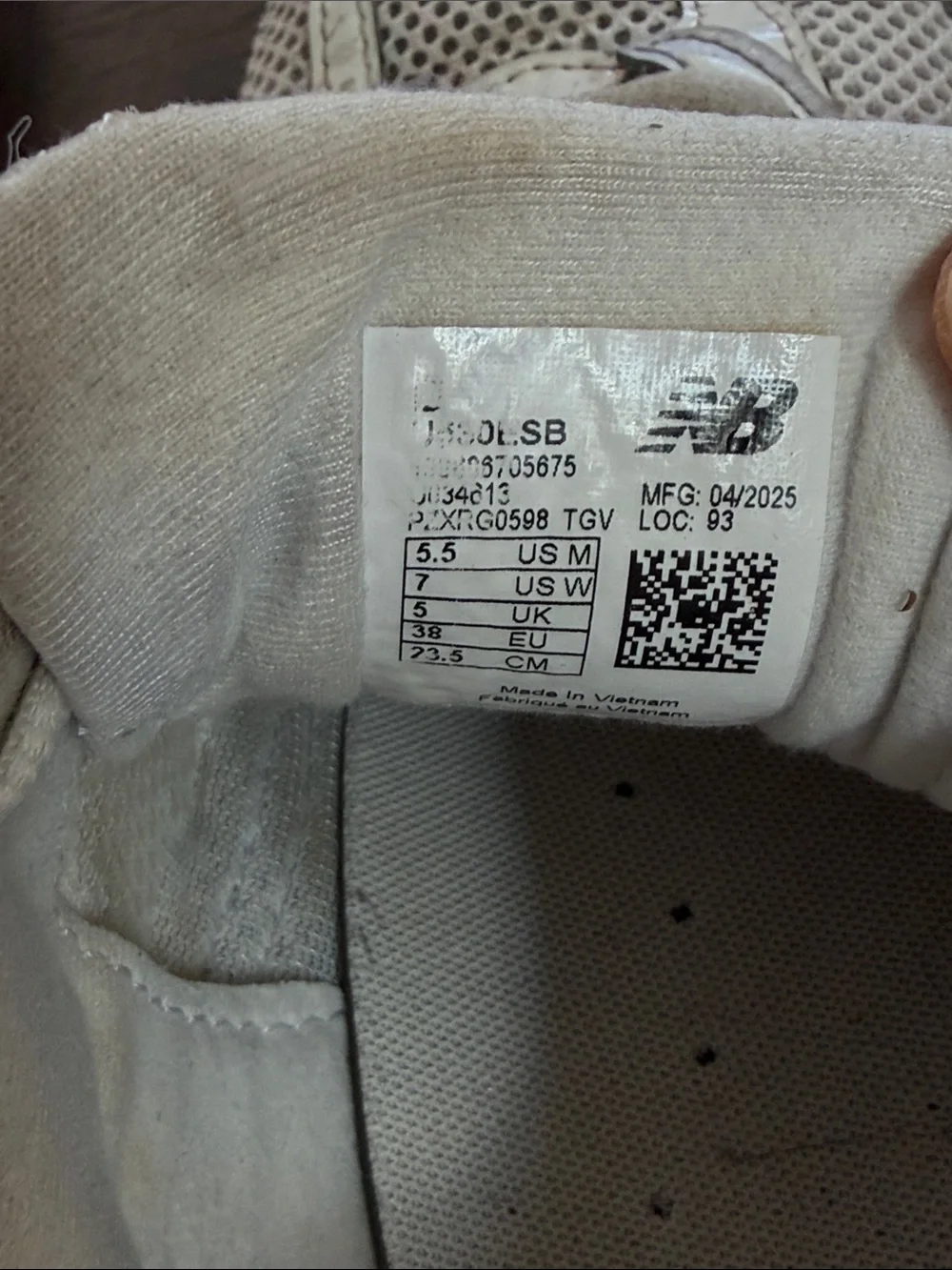 New Balance Women's Beige/Gray Athletic Sneakers Size 7